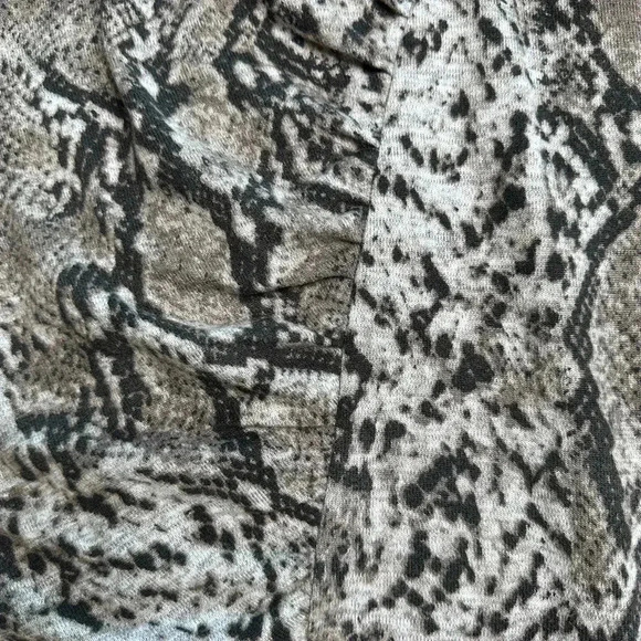 Dynamite snakeskin sweater  dress - Picture 4 of 5